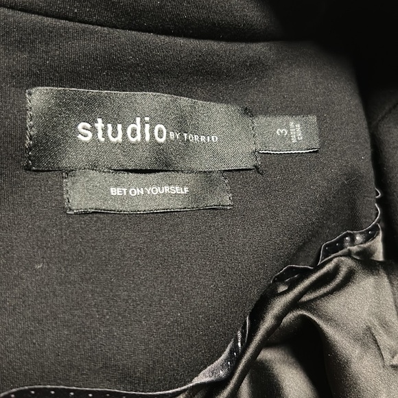 Torrid Studio Ponte Tailored Fit Blazer black 3X 22 24 - Picture 3 of 3